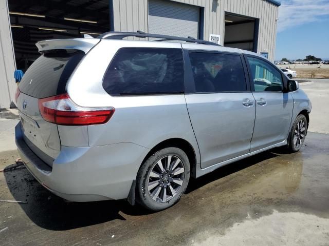 2019 Toyota Sienna LE