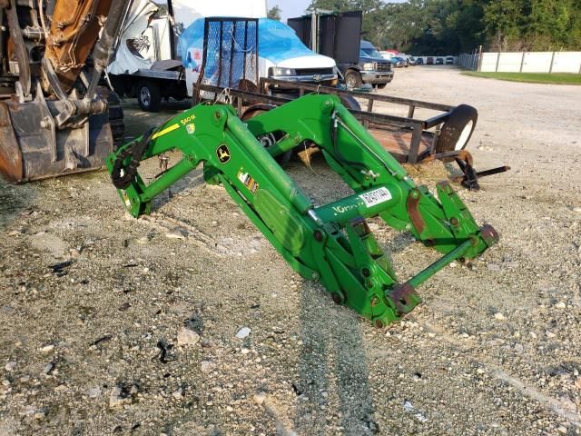 2020 John Deere Lift