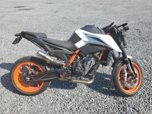 2021 KTM 890 Duke R