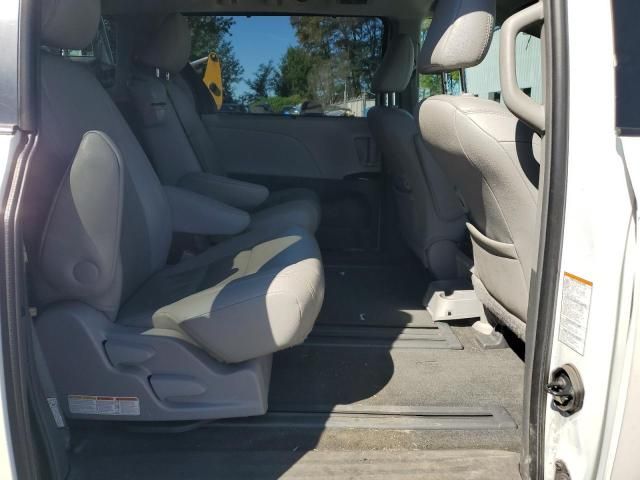 2017 Toyota Sienna XLE