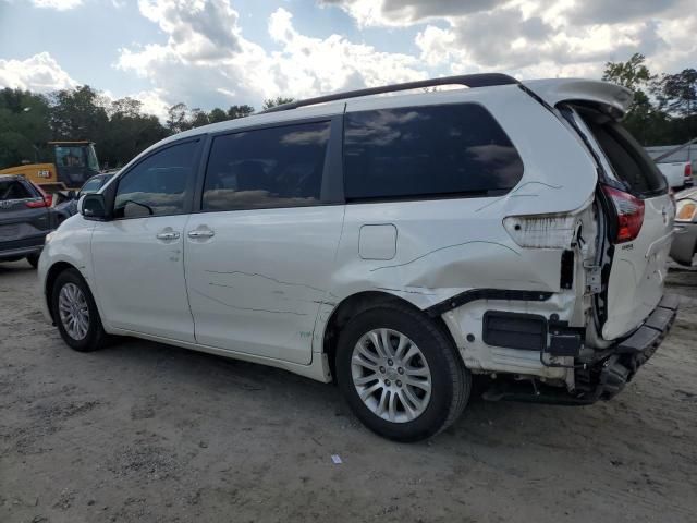 2017 Toyota Sienna XLE