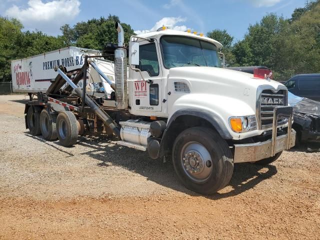 2002 Mack 700 CV700