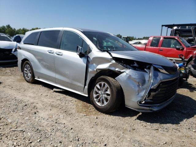 2022 Toyota Sienna XLE