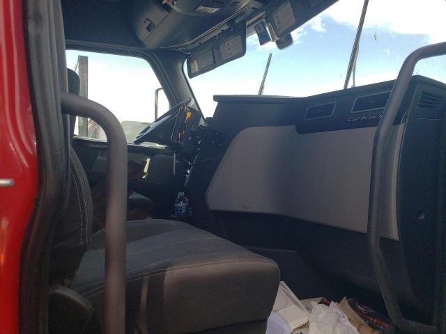 2019 Freightliner Cascadia 126