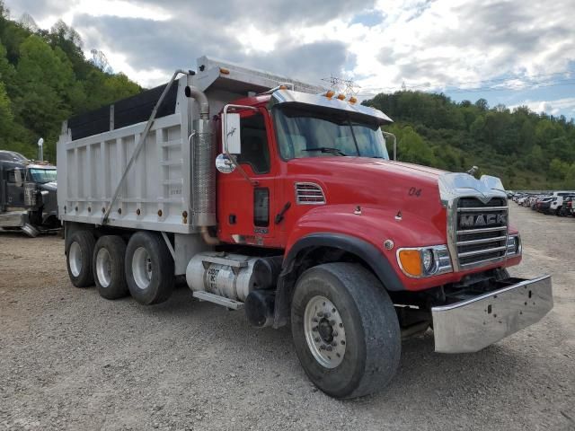 2004 Mack 700 CV700