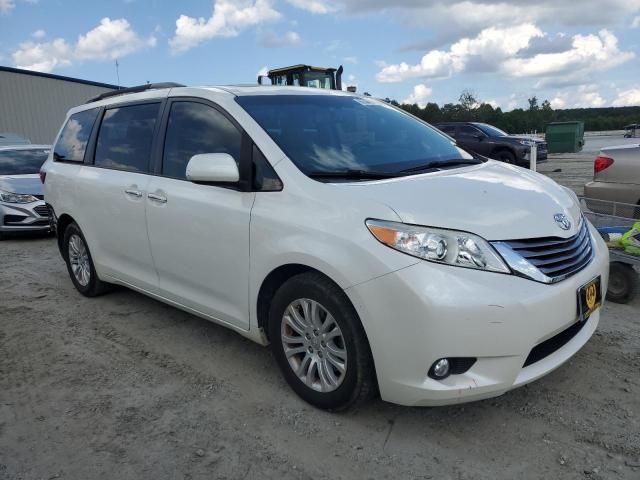 2017 Toyota Sienna XLE