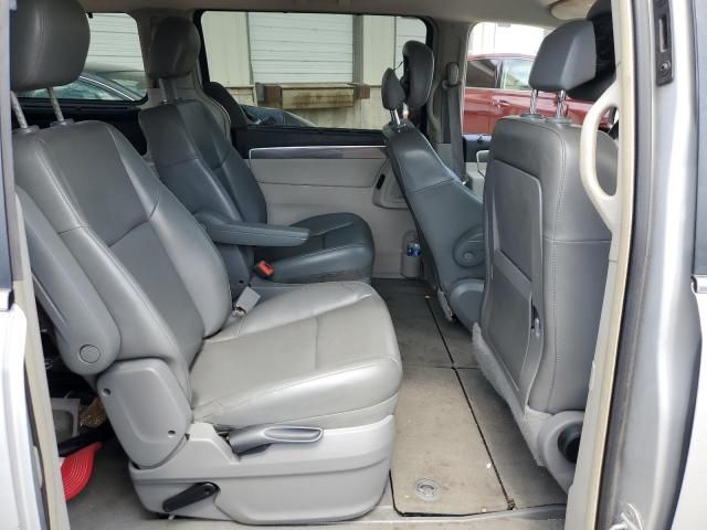 2010 Volkswagen Routan SE