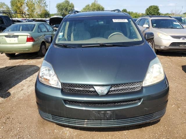 2004 Toyota Sienna CE