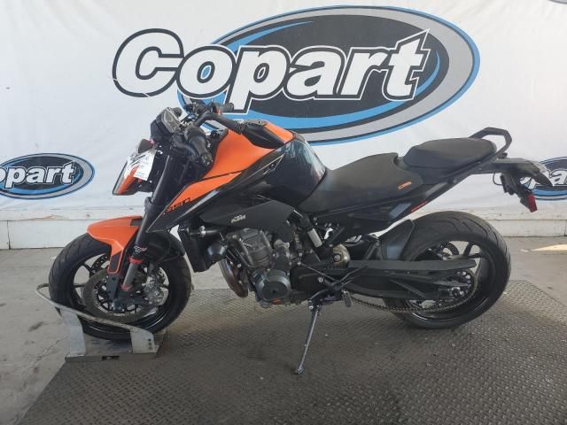 2021 KTM 890 Duke R