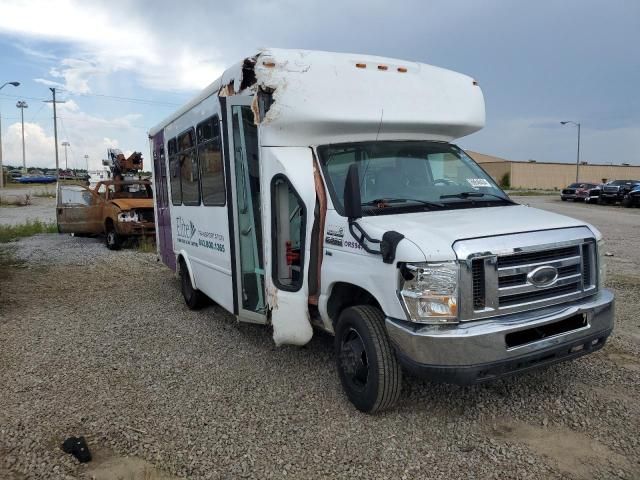 2015 Ford Econoline E350 Super Duty Cutaway Van