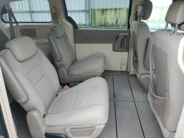 2010 Chrysler Town & Country LX