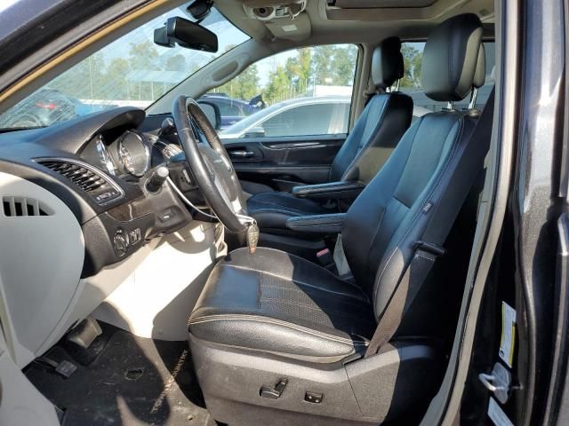 2011 Chrysler Town & Country Touring L