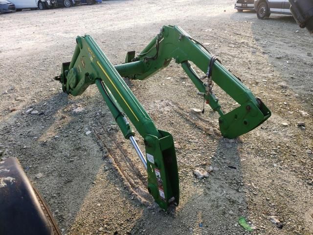 2020 John Deere Lift