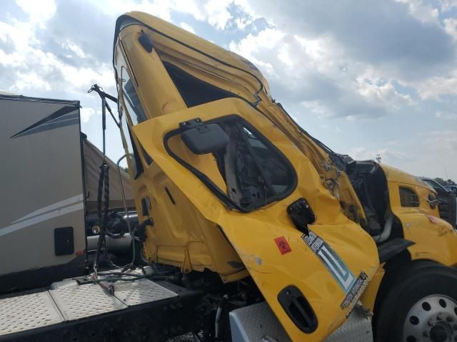 2018 Freightliner Cascadia 113