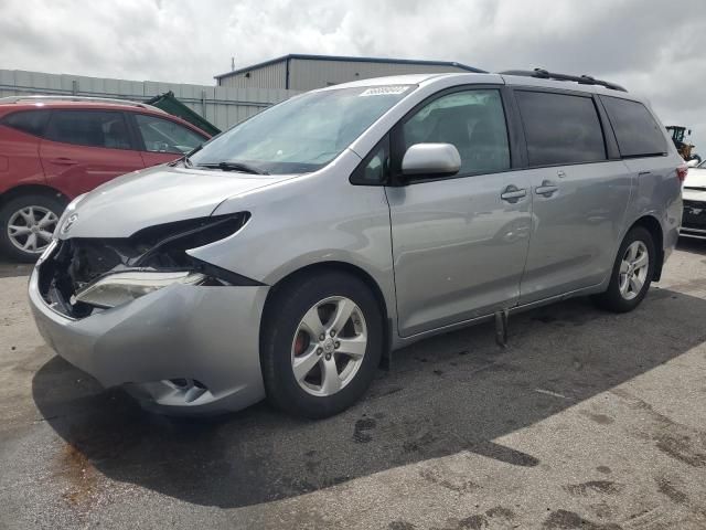 2017 Toyota Sienna LE