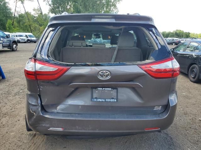 2017 Toyota Sienna XLE