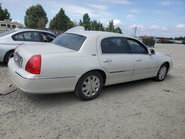 2005 Lincoln Town Car Signature Limited