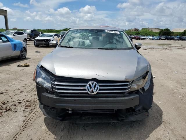 2013 Volkswagen Passat SE