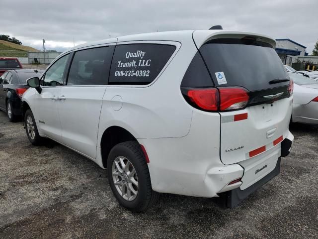 2022 Chrysler Voyager LX