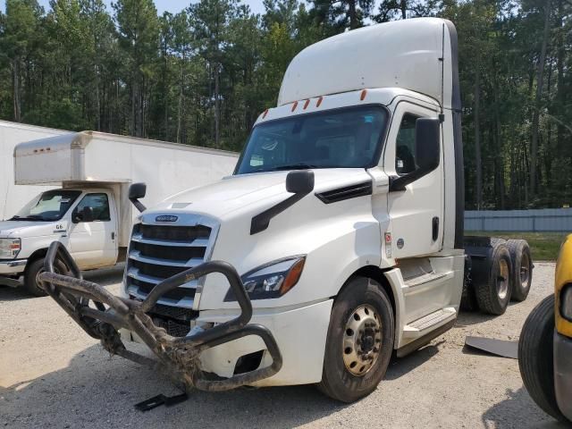 2020 Freightliner Cascadia 126