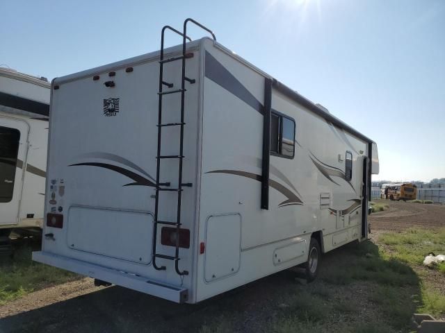 2013 Ford Econoline E450 Super Duty Cutaway Van