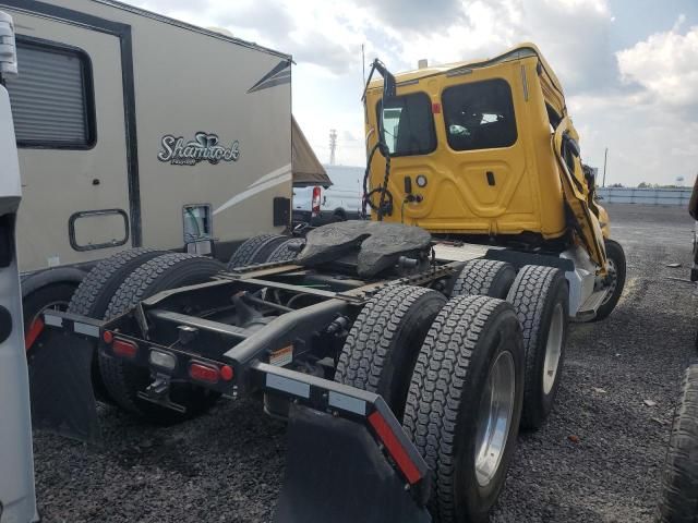 2018 Freightliner Cascadia 113