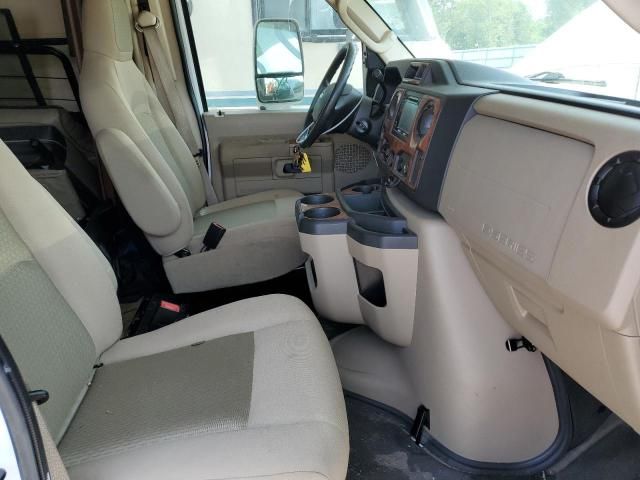 2014 Chateau 2014 Ford Econoline E450 Super Duty Cutaway Van