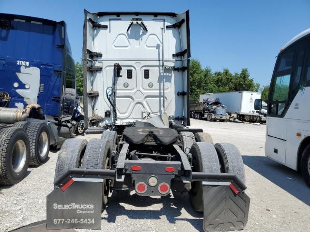 2016 Freightliner Cascadia 125