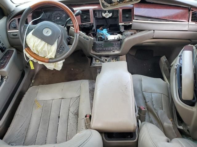 2003 Lincoln Town Car Signature