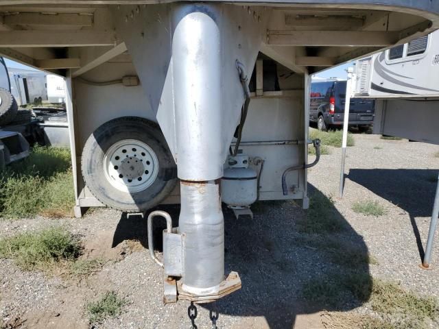 1999 Soon Horse Trailer