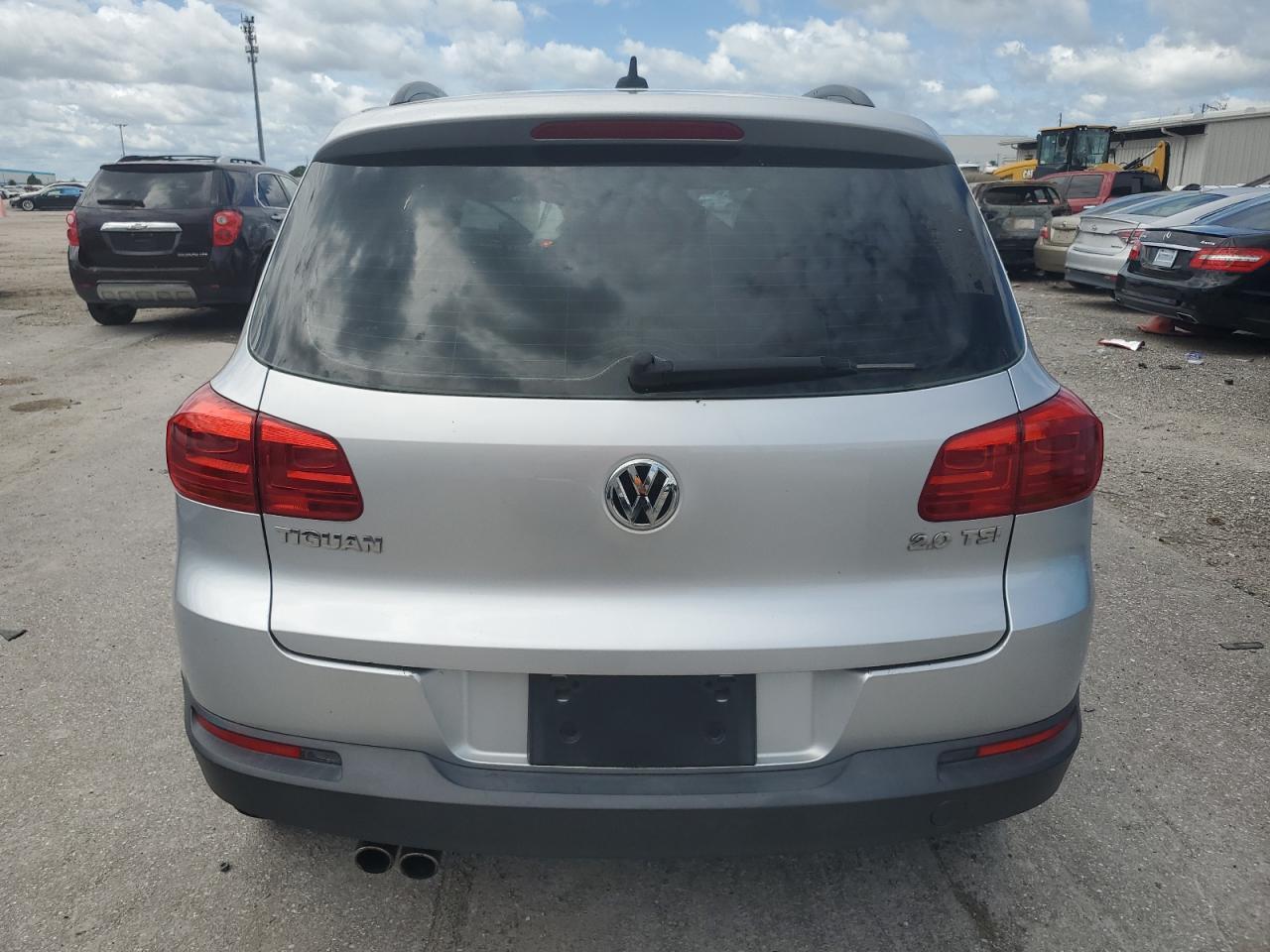 2015 Volkswagen Tiguan s