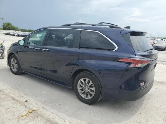 2022 Toyota Sienna XLE