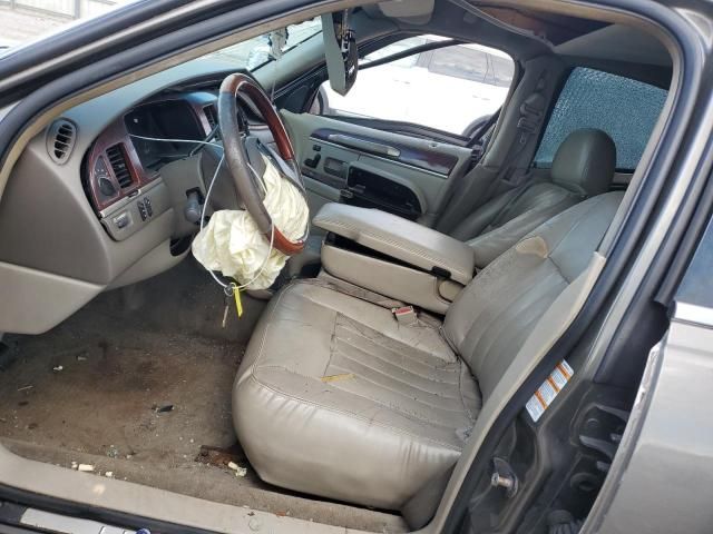 2003 Lincoln Town Car Signature