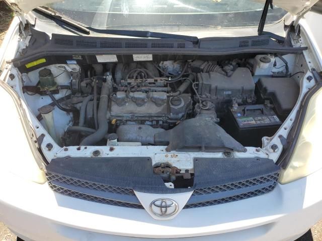 2004 Toyota Sienna CE