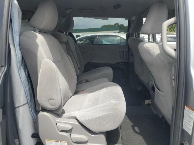 2017 Toyota Sienna LE