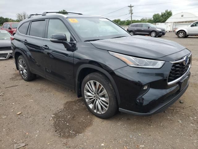 2022 Toyota Highlander Hybrid Platinum