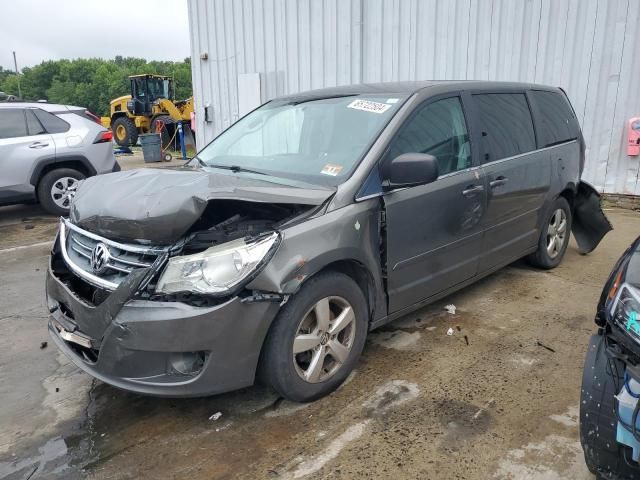 2010 Volkswagen Routan SE