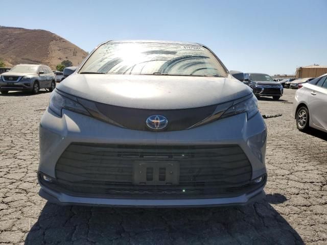 2022 Toyota Sienna XLE