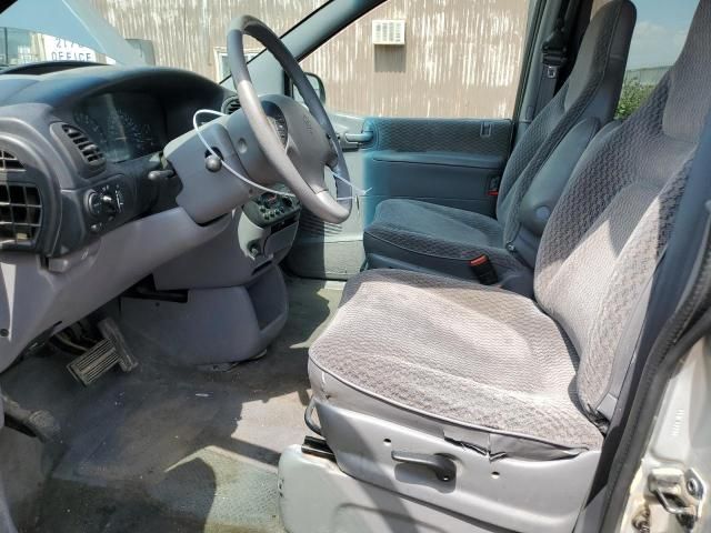 2000 Chrysler Voyager SE