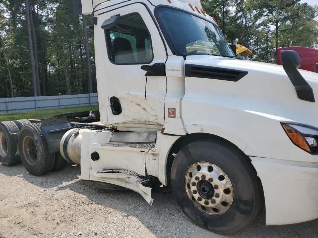 2020 Freightliner Cascadia 126