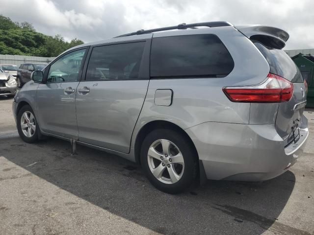 2017 Toyota Sienna LE