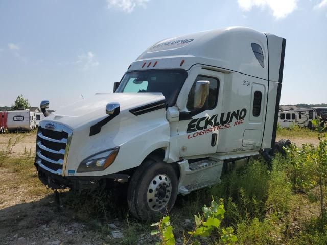 2021 Freightliner Cascadia 126
