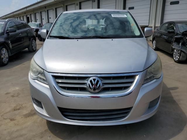 2010 Volkswagen Routan SE