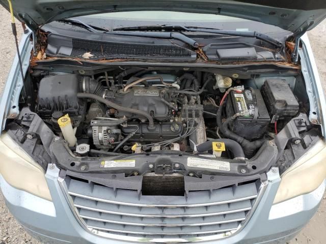 2010 Chrysler Town & Country LX