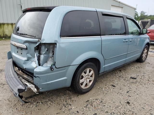 2010 Chrysler Town & Country LX