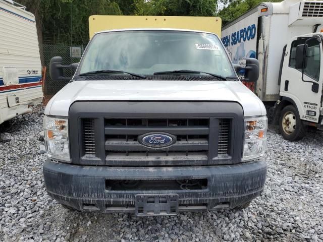 2017 Ford Econoline E450 Super Duty Cutaway Van