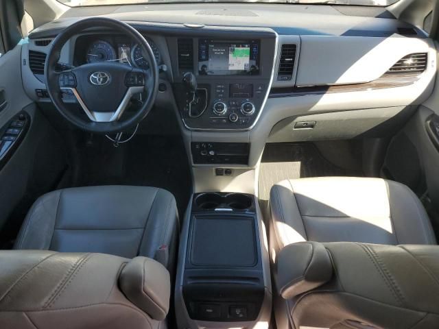 2017 Toyota Sienna XLE