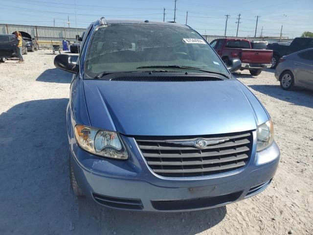 2007 Chrysler Town & Country LX