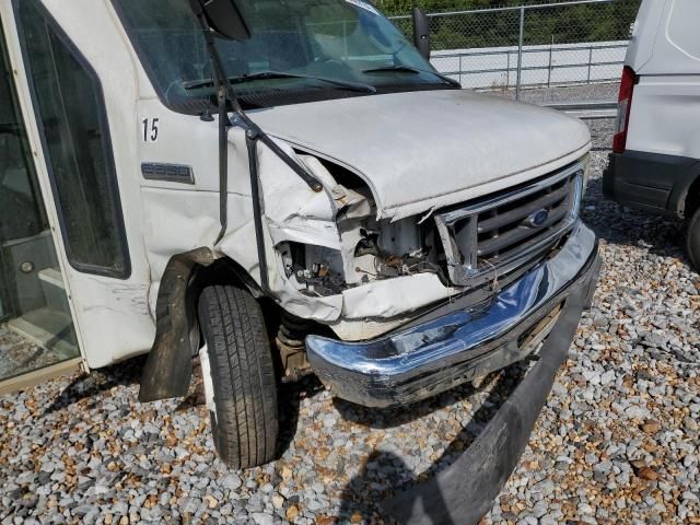 2006 Ford Econoline E350 Super Duty Cutaway Van