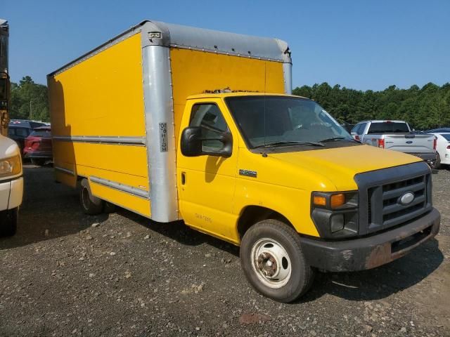 2014 Ford Econoline E350 Super Duty Cutaway Van